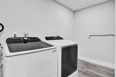 Villa ou maison à vendre à Deerfield Beach, Floride: 6 chambres, 282.05 m2 № 2011015 - photo 20