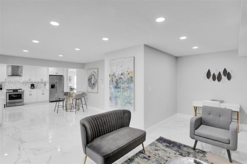 Villa ou maison à vendre à Deerfield Beach, Floride: 6 chambres, 282.05 m2 № 2011015 - photo 15