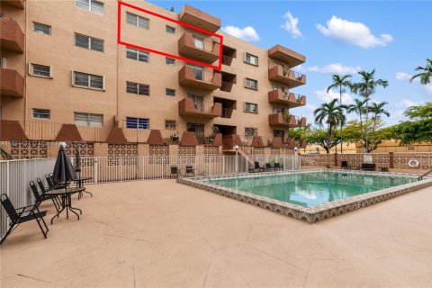 Condo in Hialeah, Florida, 2 bedrooms  № 1947409 - photo 2