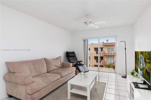Condo in Hialeah, Florida, 2 bedrooms  № 1947409 - photo 6