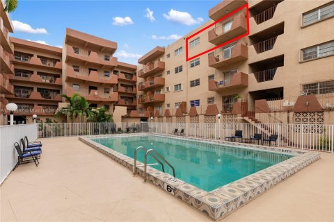 Condo in Hialeah, Florida, 2 bedrooms  № 1947409 - photo 27