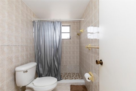 Condo in Hialeah, Florida, 2 bedrooms  № 1947409 - photo 18