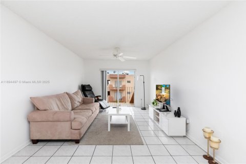 Condo in Hialeah, Florida, 2 bedrooms  № 1947409 - photo 4