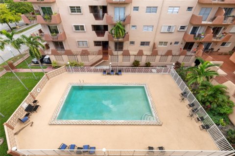 Condo in Hialeah, Florida, 2 bedrooms  № 1947409 - photo 20