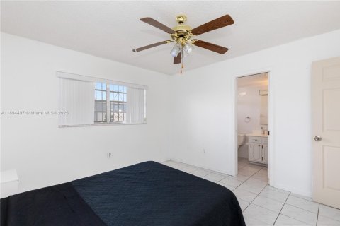 Condo in Hialeah, Florida, 2 bedrooms  № 1947409 - photo 19