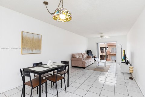 Condo in Hialeah, Florida, 2 bedrooms  № 1947409 - photo 7