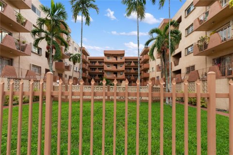 Condo in Hialeah, Florida, 2 bedrooms  № 1947409 - photo 26