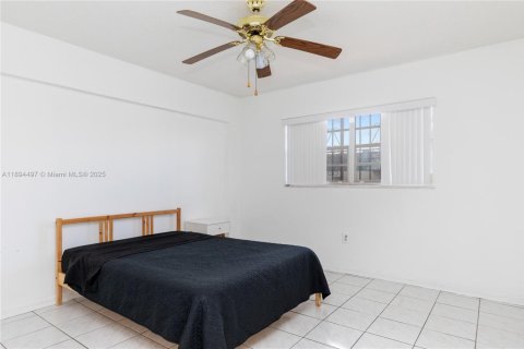 Condo in Hialeah, Florida, 2 bedrooms  № 1947409 - photo 17