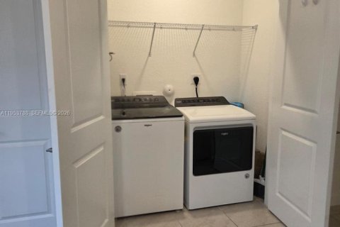 Купить таунхаус в Флорида-Сити, Флорида 2 спальни, 112.23м2, № 2008192 - фото 9