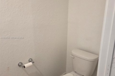 Купить таунхаус в Флорида-Сити, Флорида 2 спальни, 112.23м2, № 2008192 - фото 10