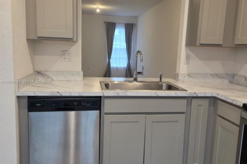 Купить таунхаус в Флорида-Сити, Флорида 2 спальни, 112.23м2, № 2008192 - фото 7