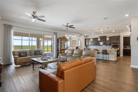 Villa ou maison à vendre à Kissimmee, Floride: 5 chambres, 502.79 m2 № 2217970 - photo 16