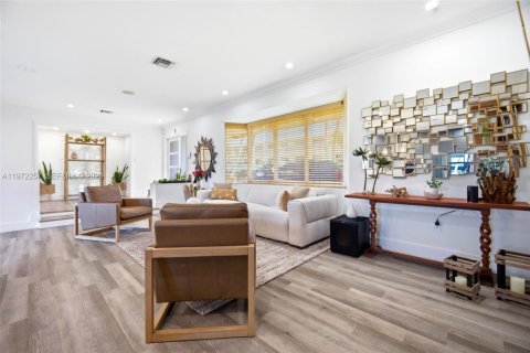 Casa en alquiler en North Miami Beach, Florida, 3 dormitorios, 194.44 m2 № 2032764 - foto 7
