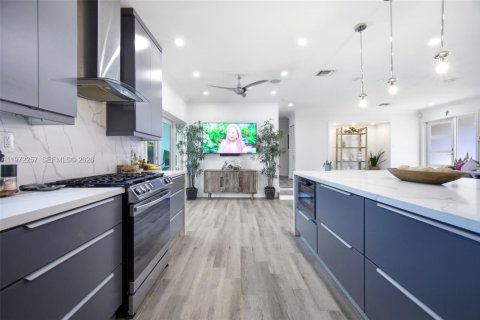 Casa en alquiler en North Miami Beach, Florida, 3 dormitorios, 194.44 m2 № 2032764 - foto 17