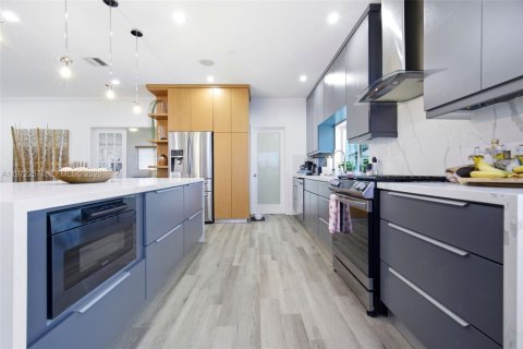 Casa en alquiler en North Miami Beach, Florida, 3 dormitorios, 194.44 m2 № 2032764 - foto 15