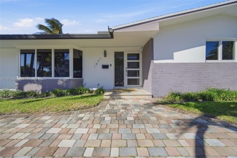 Casa en alquiler en North Miami Beach, Florida, 3 dormitorios, 194.44 m2 № 2032764 - foto 5