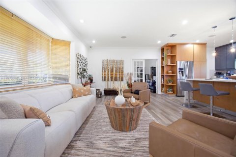 Casa en alquiler en North Miami Beach, Florida, 3 dormitorios, 194.44 m2 № 2032764 - foto 9