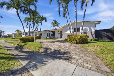 Casa en alquiler en North Miami Beach, Florida, 3 dormitorios, 194.44 m2 № 2032764 - foto 4
