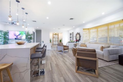 Casa en alquiler en North Miami Beach, Florida, 3 dormitorios, 194.44 m2 № 2032764 - foto 10