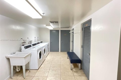 Copropriété à vendre à Hollywood, Floride: 3 chambres, 102.19 m2 № 1971446 - photo 17