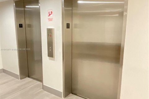 Copropriété à vendre à Hollywood, Floride: 3 chambres, 102.19 m2 № 1971446 - photo 13