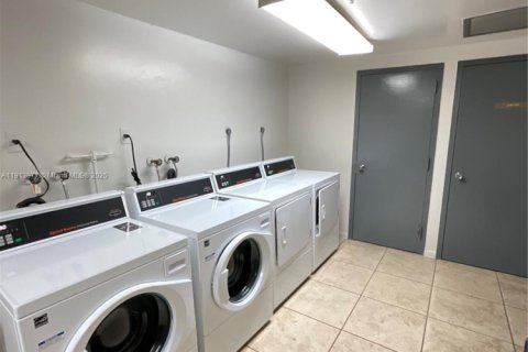 Copropriété à vendre à Hollywood, Floride: 3 chambres, 102.19 m2 № 1971446 - photo 18