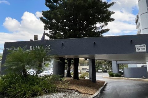 Copropriété à vendre à Hollywood, Floride: 3 chambres, 102.19 m2 № 1971446 - photo 24