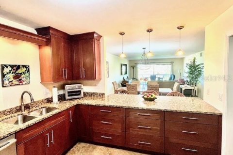 Снять в аренду кондоминиум в Лонгбоут-Ки, Флорида 3 комнаты, 145.02м2, № 2205798 - фото 7