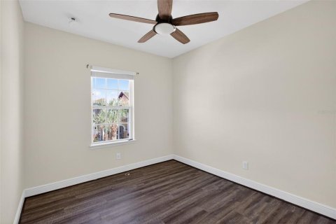 Townhouse in Lake Mary, Florida 4 bedrooms, 201.41 sq.m. № 2097697 - photo 4