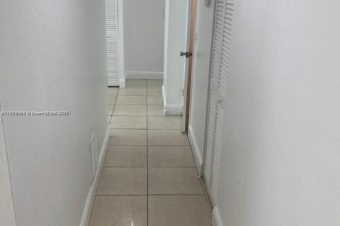 Condo in Miami, Florida, 2 bedrooms  № 1790562 - photo 5