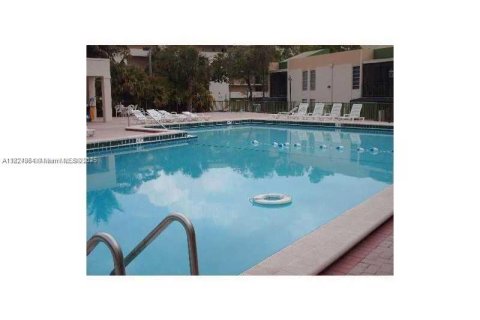 Condo in Miami, Florida, 2 bedrooms  № 1790562 - photo 2