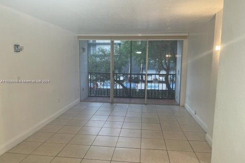 Condo in Miami, Florida, 2 bedrooms  № 1790562 - photo 8