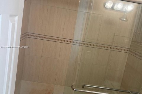 Condo in Miami, Florida, 2 bedrooms  № 1790562 - photo 9