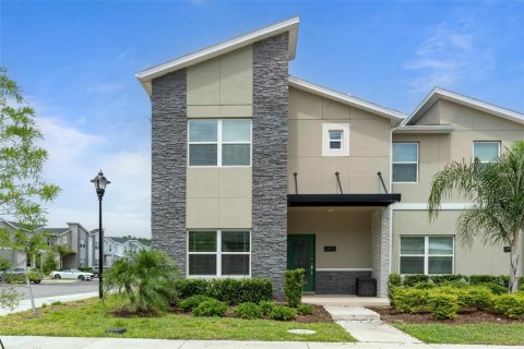 Adosado en venta en Kissimmee, Florida, 5 dormitorios, 201.41 m2 № 1723341 - foto 1