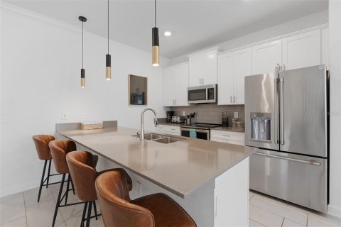 Adosado en venta en Kissimmee, Florida, 5 dormitorios, 201.41 m2 № 1723341 - foto 4