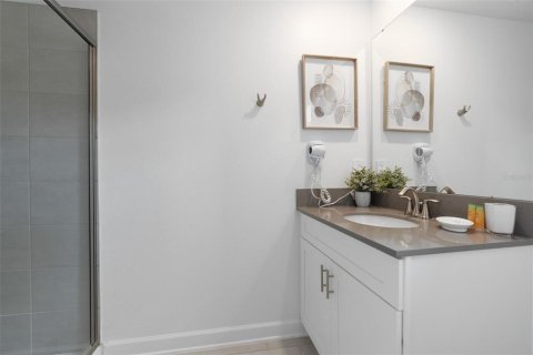Adosado en venta en Kissimmee, Florida, 5 dormitorios, 201.41 m2 № 1723341 - foto 25