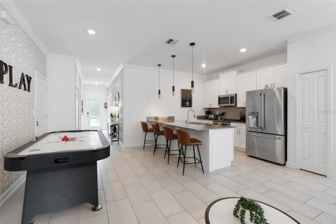 Adosado en venta en Kissimmee, Florida, 5 dormitorios, 201.41 m2 № 1723341 - foto 6