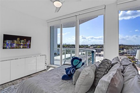 Condo in Miami Beach, Florida, 2 bedrooms  № 2051659 - photo 23