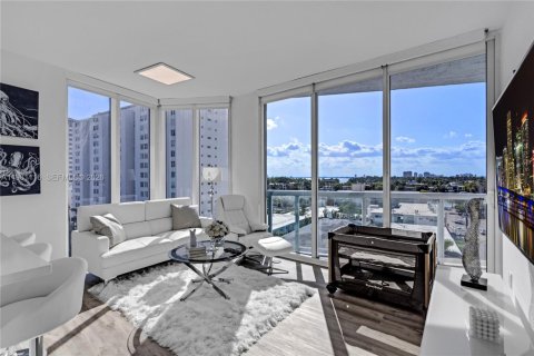 Condo in Miami Beach, Florida, 2 bedrooms  № 2051659 - photo 14