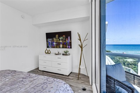Condo in Miami Beach, Florida, 2 bedrooms  № 2051659 - photo 26
