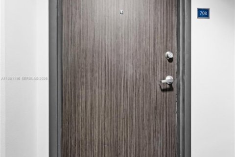 Condo in Miami Beach, Florida, 2 bedrooms  № 2051659 - photo 10