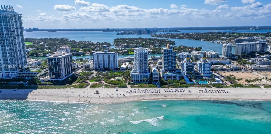 Condo in Miami Beach, Florida, 2 bedrooms  № 2051659