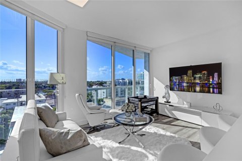 Condo in Miami Beach, Florida, 2 bedrooms  № 2051659 - photo 13