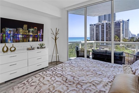 Condo in Miami Beach, Florida, 2 bedrooms  № 2051659 - photo 25