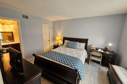 Купить кондоминиум в Лейк-Уорт, Флорида 2 спальни, 73.39м2, № 1992848 - фото 4