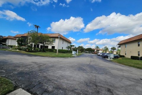 Купить кондоминиум в Лейк-Уорт, Флорида 2 спальни, 73.39м2, № 1992848 - фото 11