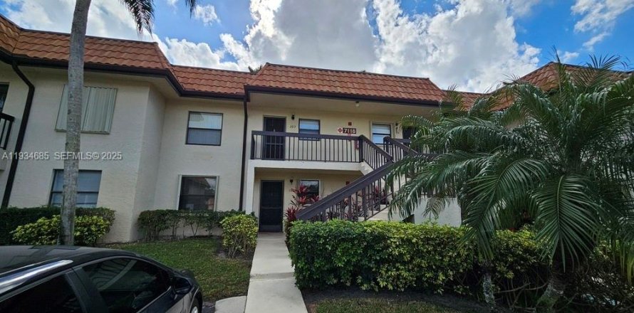 Кондоминиум с 2 спальнями в Лейк-Уорт, Флорида № 1992848