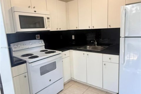 Снять в аренду виллу или дом в Холливуд, Флорида 1 спальня, № 1991401 - фото 13