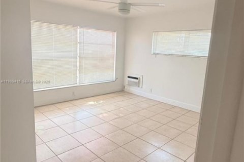 Villa ou maison à louer à Hollywood, Floride: 1 chambre № 1991401 - photo 10