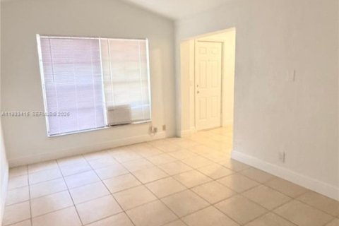 Villa ou maison à louer à Hollywood, Floride: 1 chambre № 1991401 - photo 12